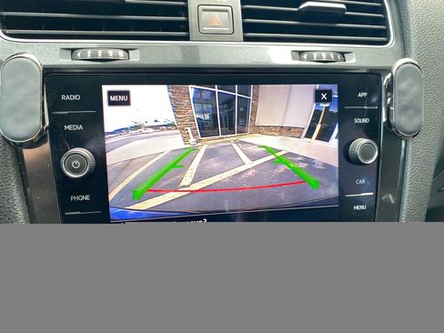 Used 2017 Volkswagen e-Golf SE FWD image 19