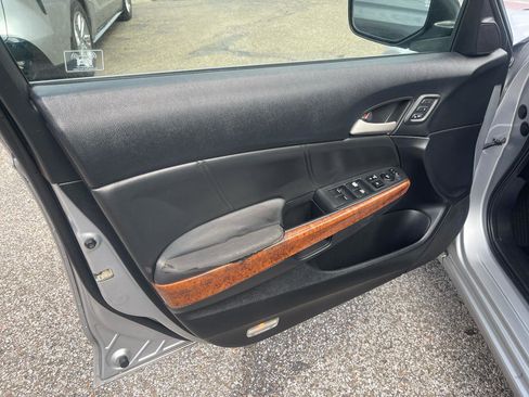 Used 2011 Honda Accord EX-L image 10