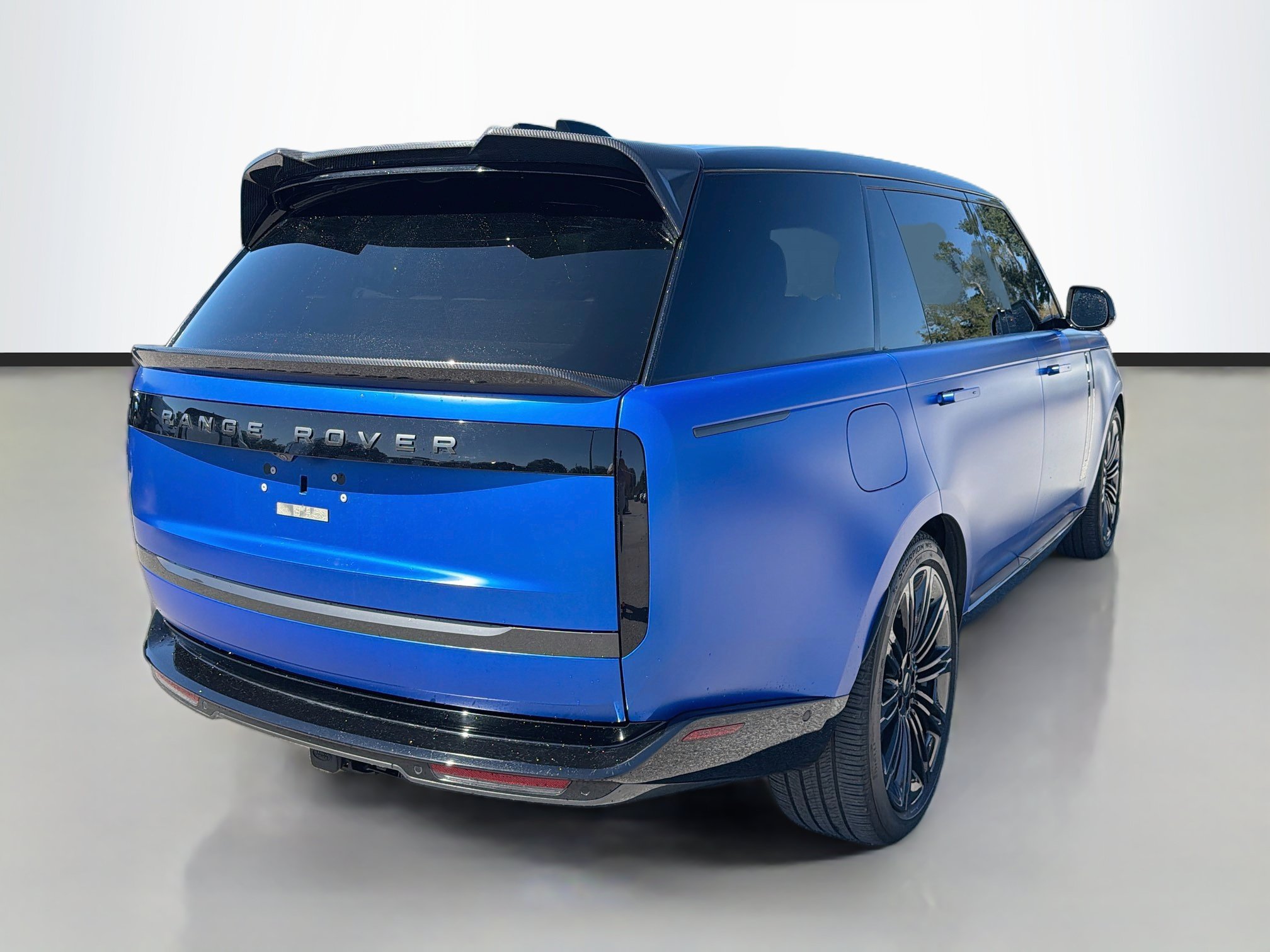Used 2025 Land Rover Range Rover Long Wheelbase SE AWD/4WD image 5