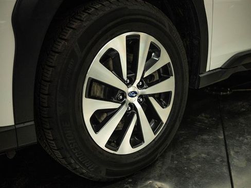 Used 2023 Subaru Outback Premium AWD/4WD image 3