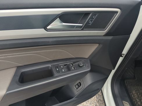 Certified 2021 Volkswagen Atlas Cross Sport SE FWD image 19