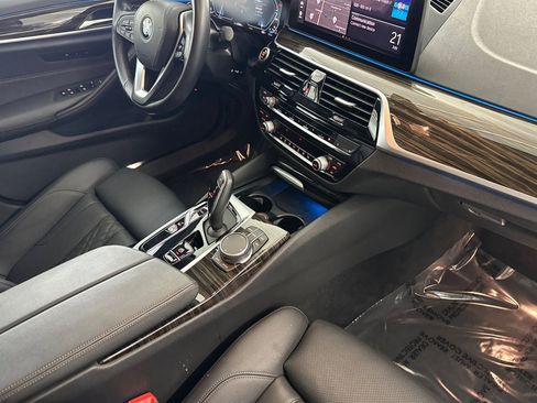 Used 2023 BMW 530e w/ Convenience Package RWD image 33