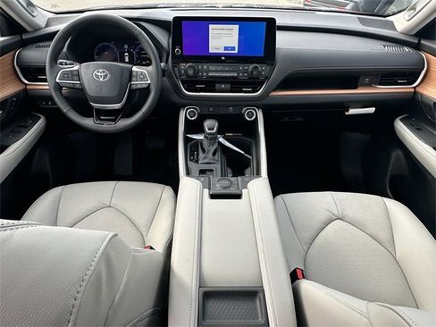 New 2026 Toyota Grand Highlander FWD image 10
