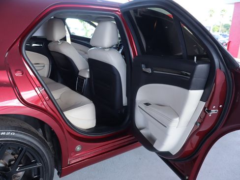 Used 2017 Chrysler 300 C w/ Light Group image 34