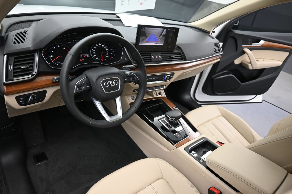 Used 2021 Audi Q5 2.0T Premium w/ Convenience Package AWD/4WD image 12