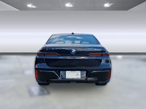New 2026 BMW 750e xDrive image 9