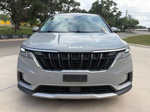 Used 2022 Kia Carnival EX FWD image 7