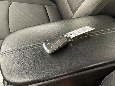 Used 2020 Chevrolet Malibu LT image 33