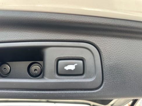 Used 2017 Honda Pilot Touring image 13