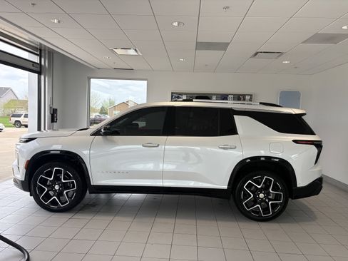 Used 2025 Chevrolet Traverse High Country w/ LPO, Floor Liner Package image 2