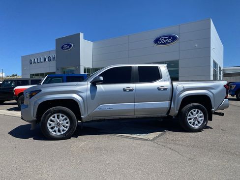 Used 2024 Toyota Tacoma SR5 AWD/4WD image 25