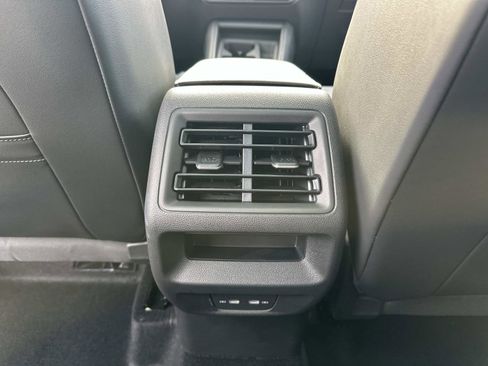 New 2026 Volkswagen Tiguan SE image 15