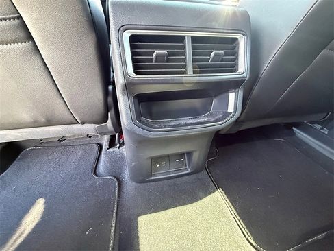 Used 2024 Volkswagen Atlas Cross Sport SE image 9