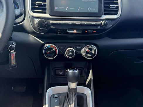 Used 2024 Hyundai Venue SE image 46