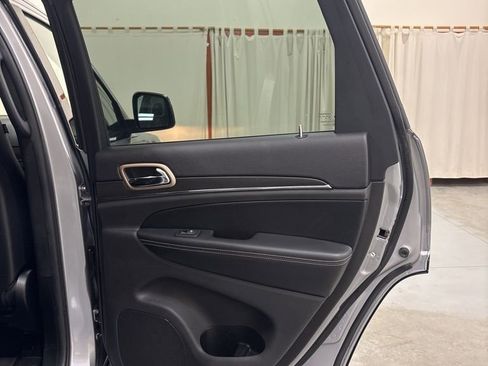 Used 2016 Jeep Grand Cherokee Limited w/ Trailer Tow Group IV image 33