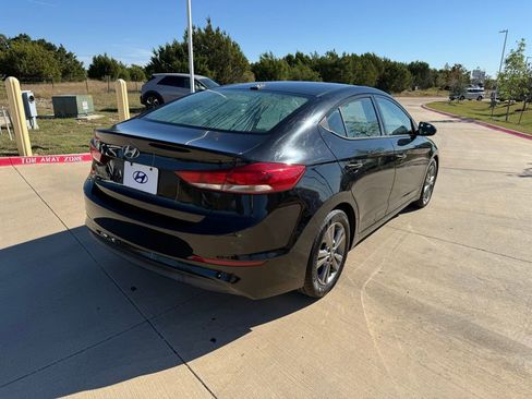 Used 2017 Hyundai Elantra SE image 5