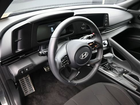 Certified 2025 Hyundai Elantra Sport image 10