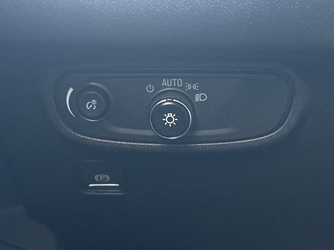 Used 2024 GMC Terrain SLE w/ Elevation Edition image 35