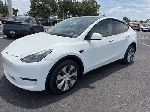 Used 2023 Tesla Model Y Long Range AWD/4WD image 3