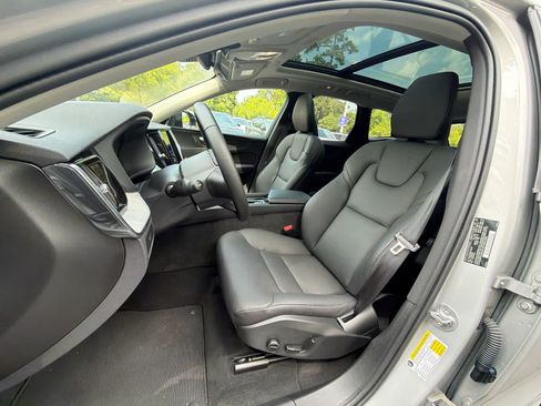 Used 2025 Volvo XC60 B5 Plus AWD/4WD image 26
