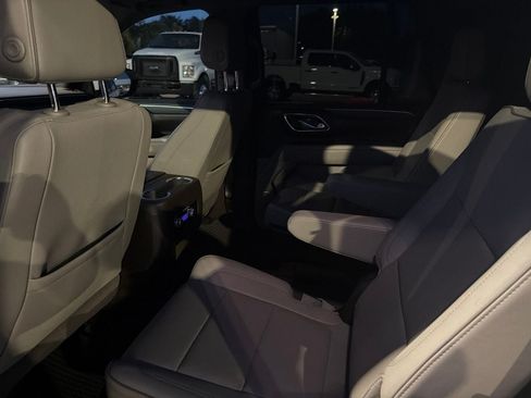 Used 2023 GMC Yukon SLT w/ SLT Premium Package RWD image 5
