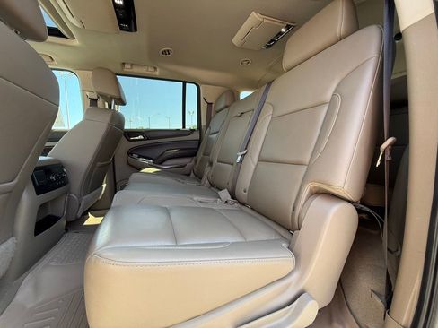 Used 2019 Chevrolet Suburban LT RWD image 37