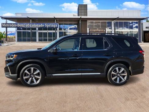Used 2023 Honda Pilot Touring image 4