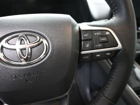Used 2022 Toyota Sienna XLE AWD/4WD image 26