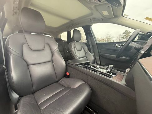 Used 2024 Volvo XC60 B5 Plus image 32