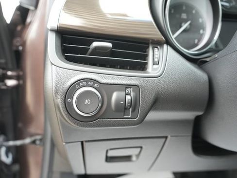 Used 2020 Buick Envision Essence AWD/4WD image 18