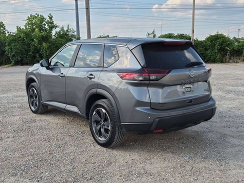 Used 2024 Nissan Rogue SV FWD image 3