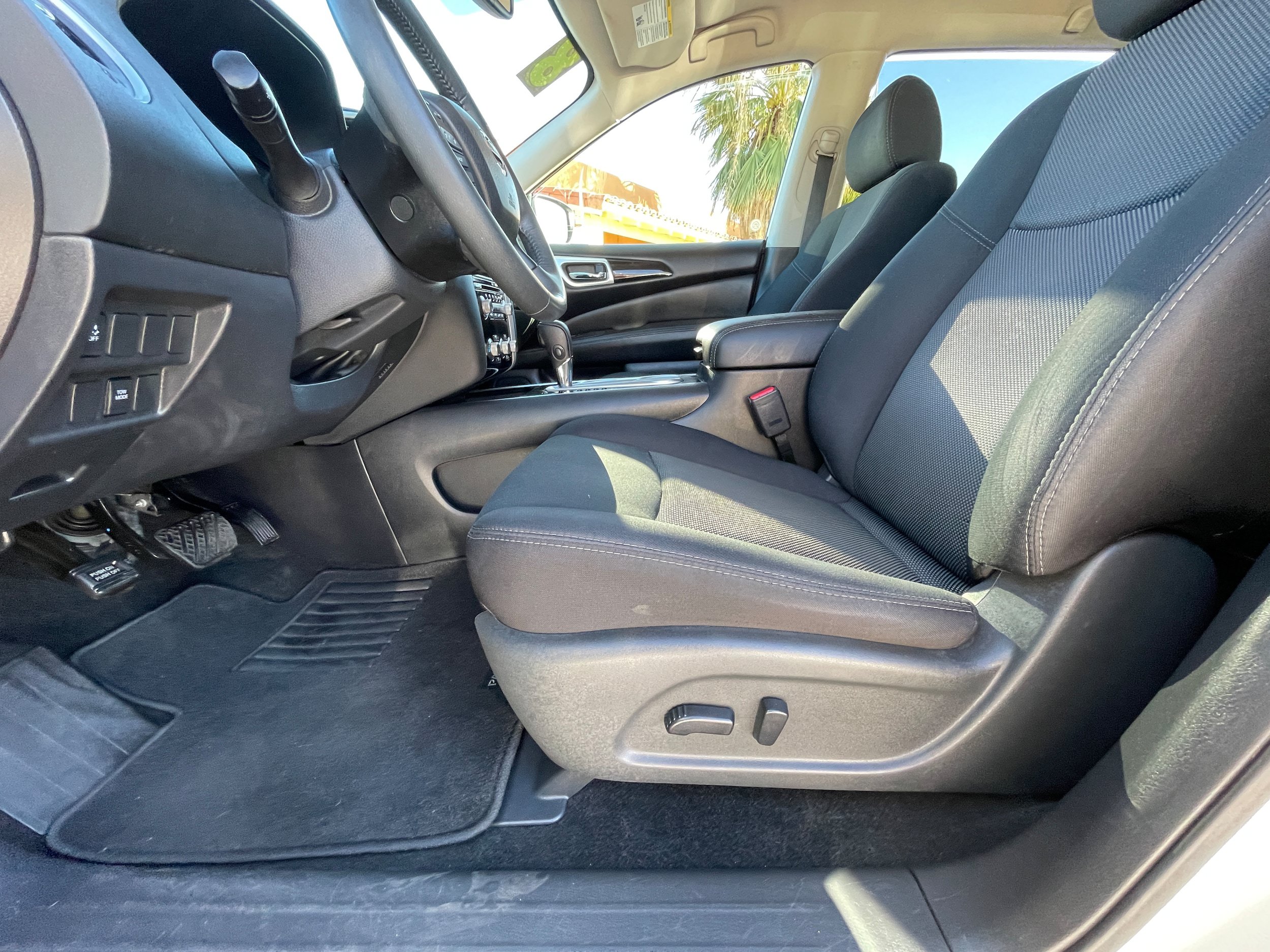 Used 2018 Nissan Pathfinder SV FWD image 15