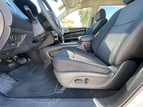 Used 2018 Nissan Pathfinder SV FWD image 15