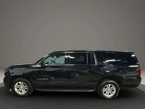 Used 2018 Chevrolet Suburban LT image 2