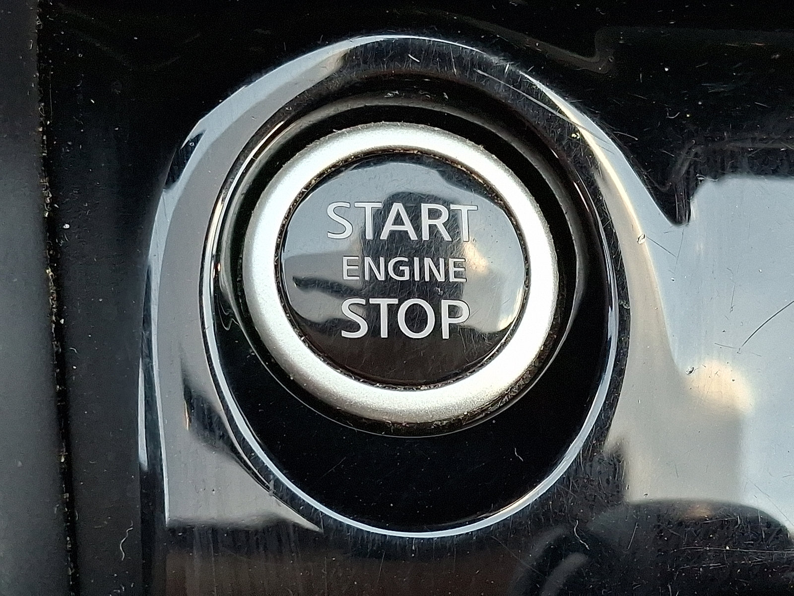 Used 2025 Nissan Versa SV FWD image 25