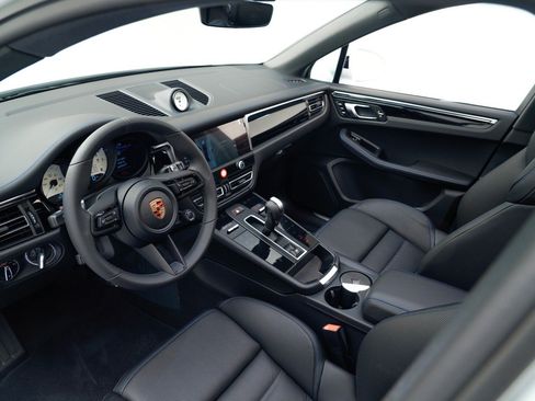 Certified 2026 Porsche Macan S AWD/4WD image 4