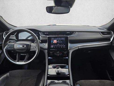 Used 2023 Jeep Grand Cherokee L Laredo image 12