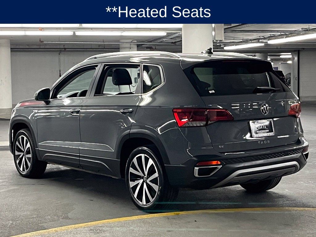 Used 2023 Volkswagen Taos SE w/ Panoramic Sunroof Package FWD image 5