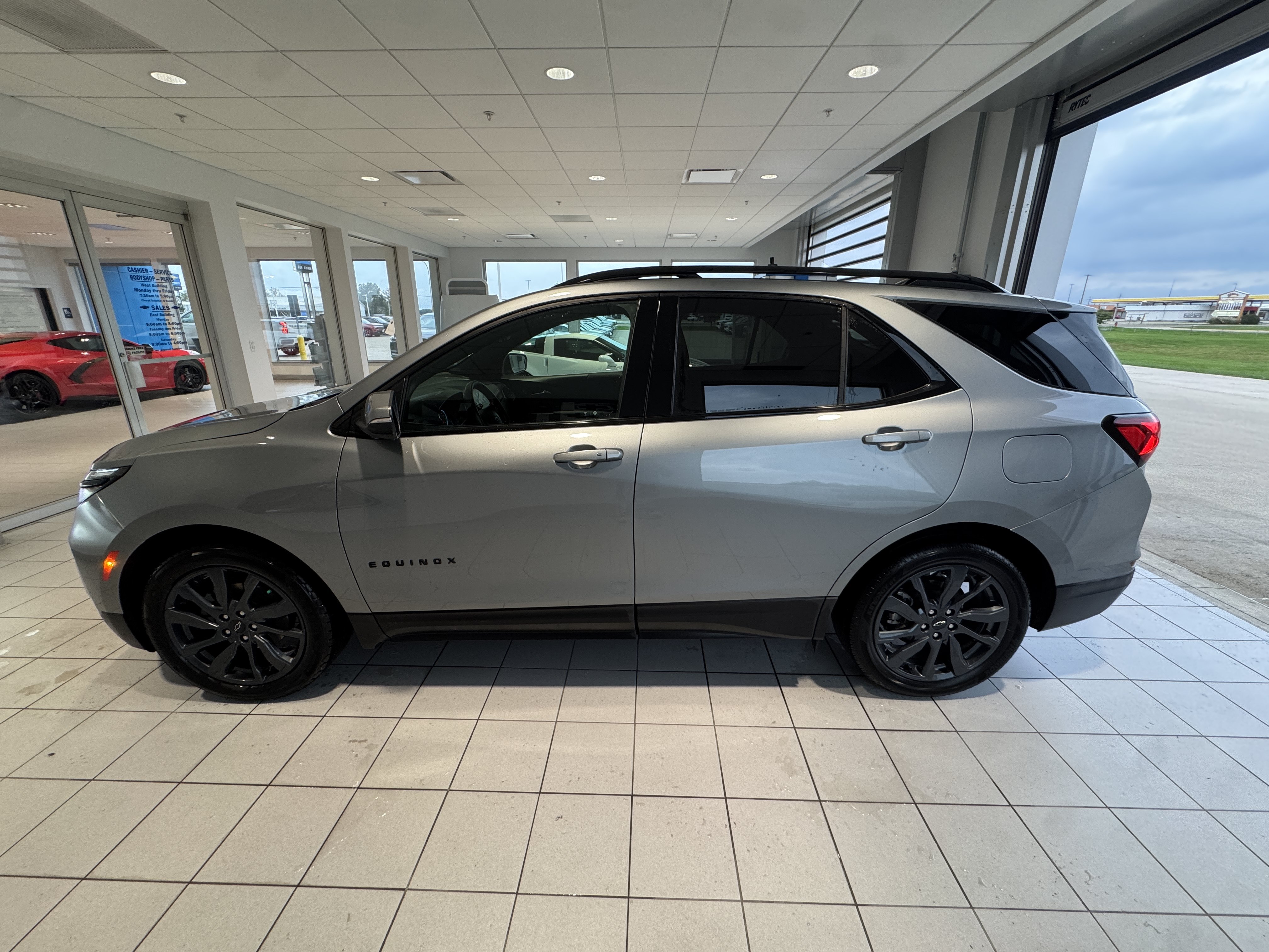 Used 2024 Chevrolet Equinox RS FWD image 7
