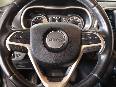 Used 2016 Jeep Cherokee Latitude w/ Comfort/Convenience Group AWD/4WD image 3