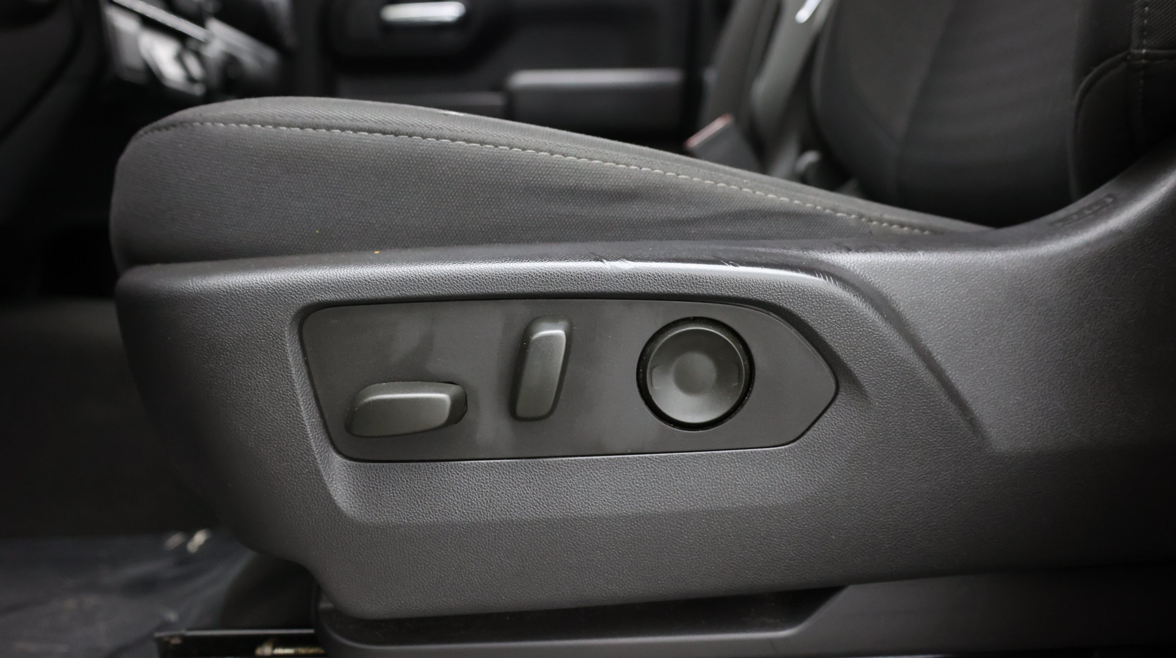 Used 2023 Chevrolet Silverado 1500 Custom AWD/4WD image 19