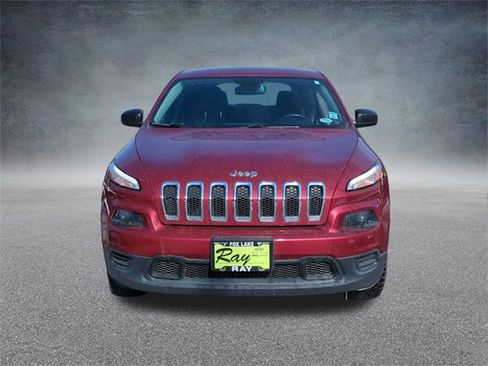 Used 2016 Jeep Cherokee Sport image 4