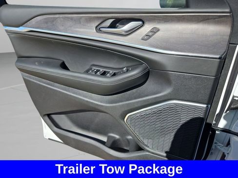 New 2025 Jeep Grand Cherokee Overland w/ Trailer Tow Package AWD/4WD image 12
