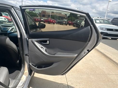 Used 2015 Hyundai Elantra Limited FWD image 25
