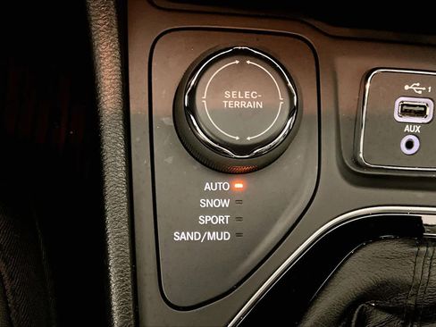 Used 2022 Jeep Cherokee Limited w/ Mopar Interior Package image 36