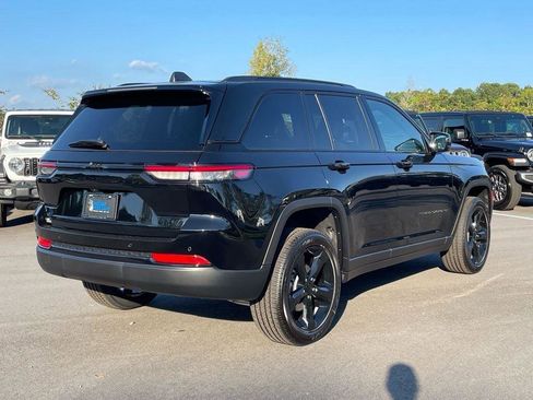 New 2025 Jeep Grand Cherokee Altitude image 32