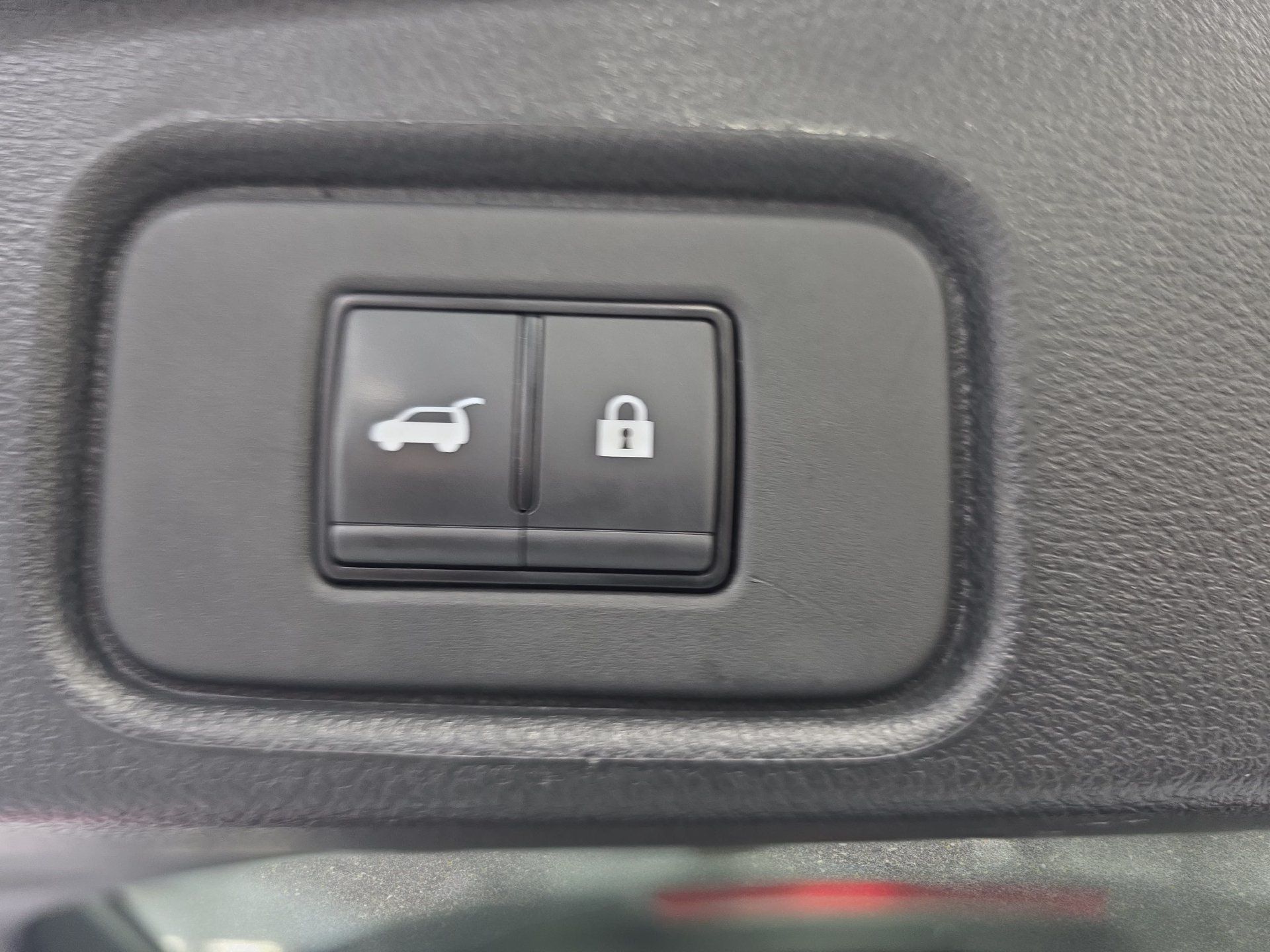 Used 2025 Nissan Pathfinder SV AWD/4WD image 13