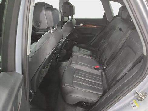 Used 2023 Audi Q5 2.0T Premium w/ Convenience Package image 12