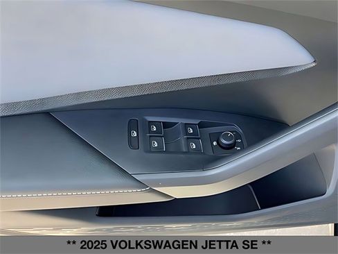 Used 2025 Volkswagen Jetta SE w/ Sunroof Package image 13