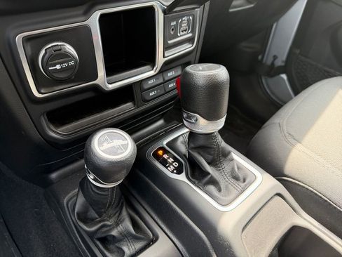 Used 2023 Jeep Gladiator Sport w/ Trailer Tow Package AWD/4WD image 18